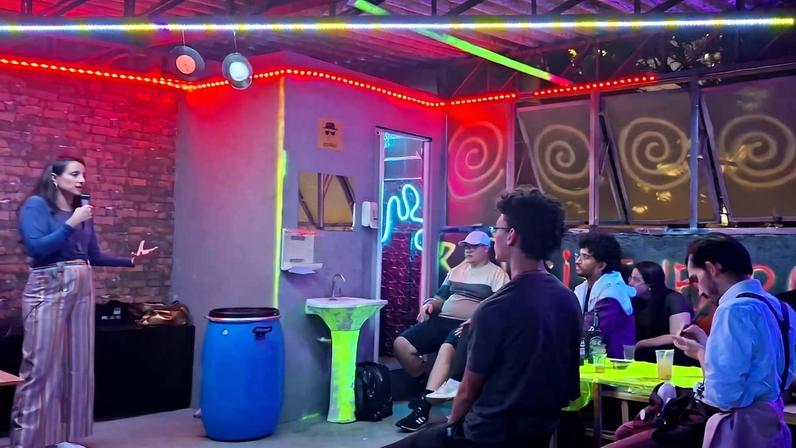 Público em edição anterior do festival Pint of Science, evento no qual a ciência vira assunto na mesa de bar