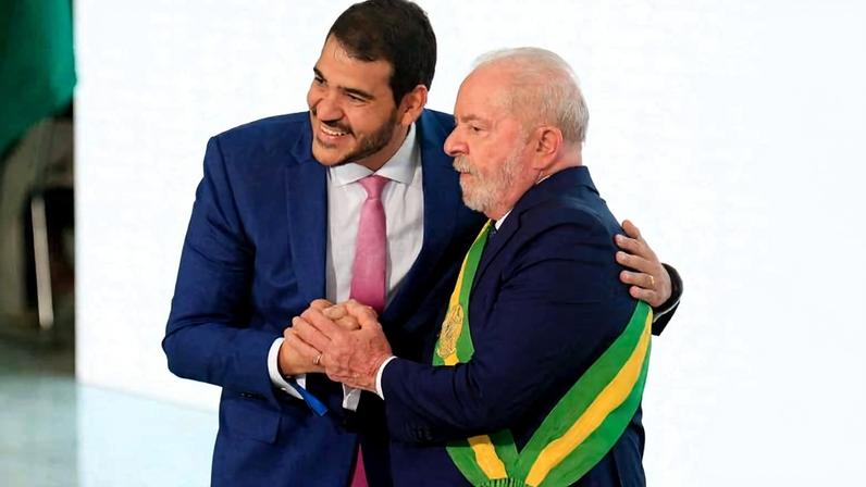 O presidente Lula (PT) com o advogado-geral da União, Jorge Messias