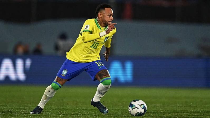 Neymar durante partida contra o Uruguai, seu último jogo pela seleção brasileira