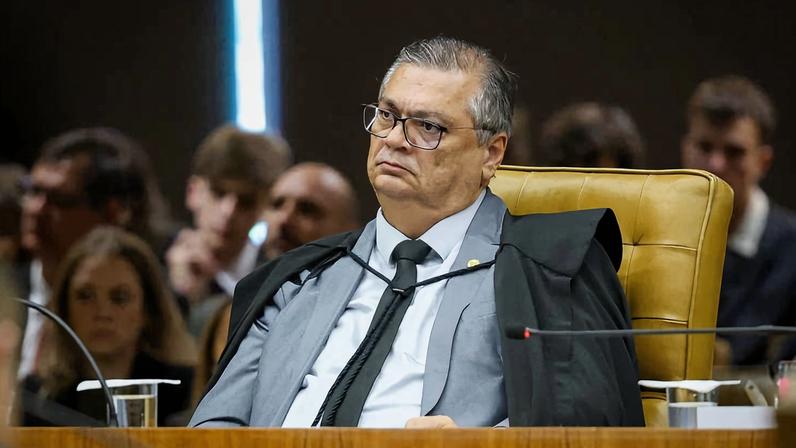 O ministro Flávio Dino em sessão plenária do STF, em Brasília
