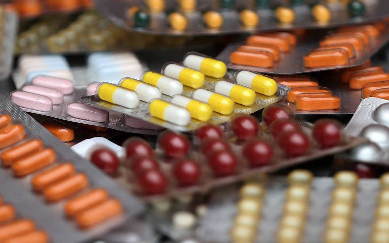 Cimed e Hypofarma recolhem lotes de remédios para controle de colesterol e corticoide injetável