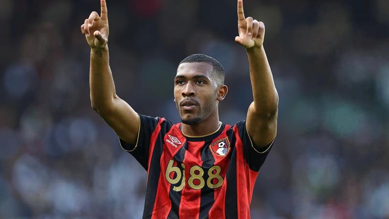 Rayan comemora gol em duelo entre Bournemouth e Fulham no Craven Cottage, em Londres
