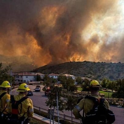 Incêndio força evacuação de 29 mil moradores nos arredores de Los Angeles