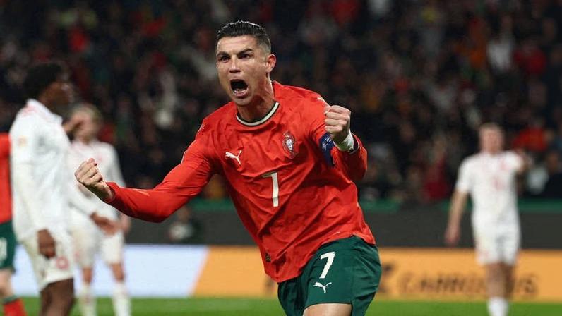 Cristiano Ronaldo celebra gol contra a Dinamarca pela Liga das Nações, em Lisboa