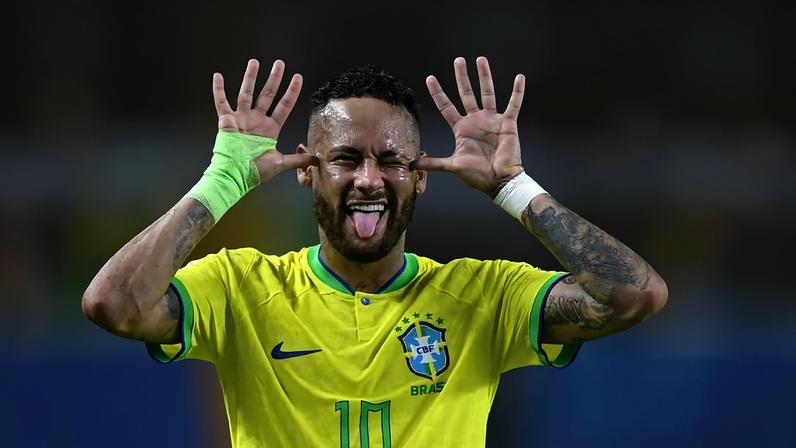 Neymar comemora gol contra a Bolívia em jogo das Eliminatórias, em Belém