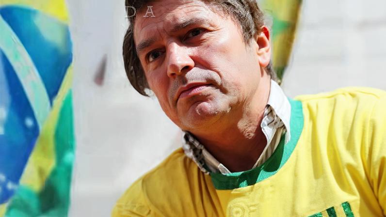 Jim Caviezel em cena de 'Dark Horse', filme sobre Jair Bolsonaro