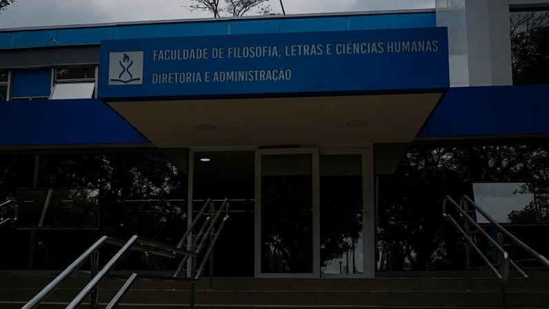 Faculdade de Filosofia, Letras e Ciências Humanas da Universidade de São Paulo, campus da Cidade Universitária, localizado na zona oeste, no bairro do Butantã