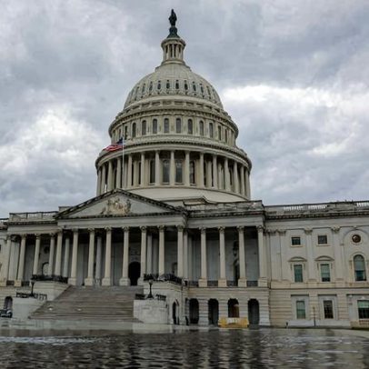 Senado dos EUA avança lei que restringe poderes de guerra de Trump