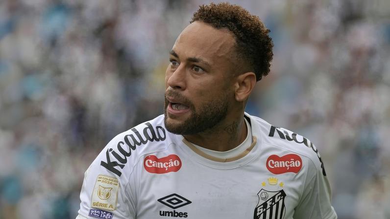 O camisa 10 do Santos durante partida contra o Coritiba, em São Paulo, no último dia 17