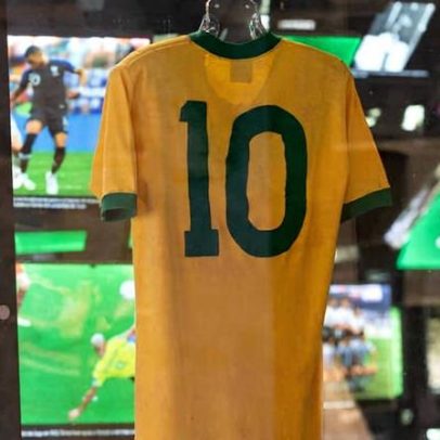 Exposição explica por que seleção brasileira trocou a camisa branca pela amarela