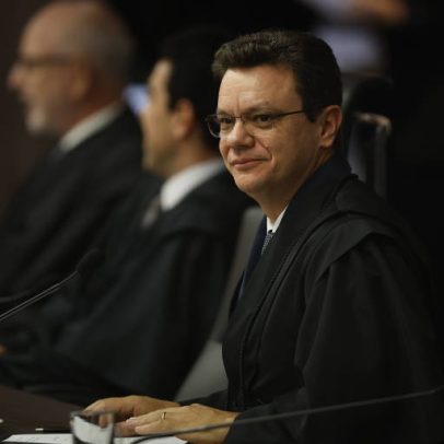 Odair Cunha assume ministério no TCU com presença de Lula e petistas
