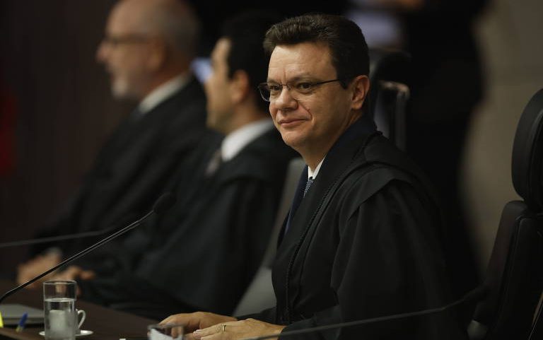 Odair Cunha durante sua posse como novo ministro do TCU nesta quarta (20). Na cerimônia, compareceram o presidente Lula (PT) eos presidentes do Senado, Davi Alcolumbre (União-AP), e da Câmara, Hugo Motta (Republicanos-PB).