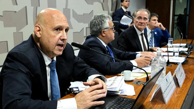 O advogado Otto Lobo, indicado por Lula para presidir a CVM (Comissão de Valores Mobiliários), em sabatina no Senado.