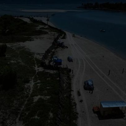 Justiça manda demolir muro de 570 m na praia de Maracaípe, PE