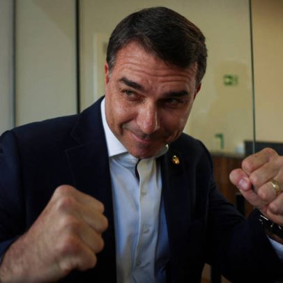 Flávio Bolsonaro lança ficção de programa para elite fingir ser liberal