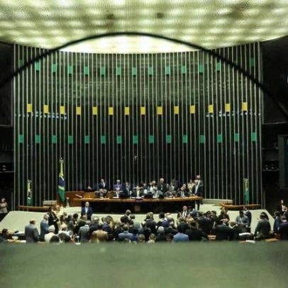 Congresso derruba veto de Lula e libera verba proibida para municípios