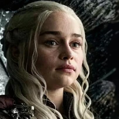 Emilia Clarke revela congelamento de óvulos após hemorragias cerebrais
