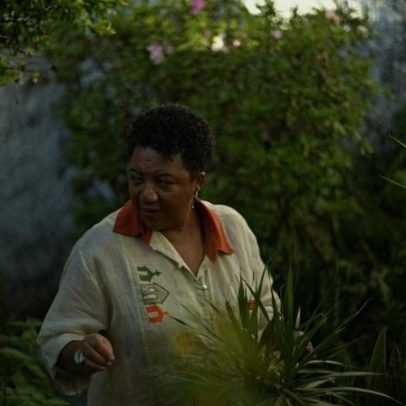 Paulistana filha de faxineira vira artista plástica reconhecida mundialmente