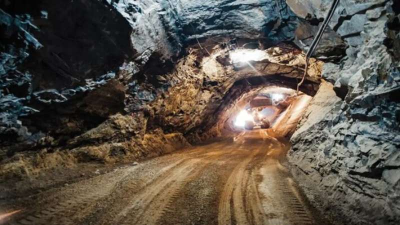 ARAXA MG ECONOMIA 31/02/2025 TERRAS RARAS CBL Terras raras, nióbio e lítio: mineração vira linha de frente da transição energética Associação Brasileira dos Municípios Mineradores avalia que texto adota mecanismos ainda incapazes de alterar o atual modelo exportador de minério bruto