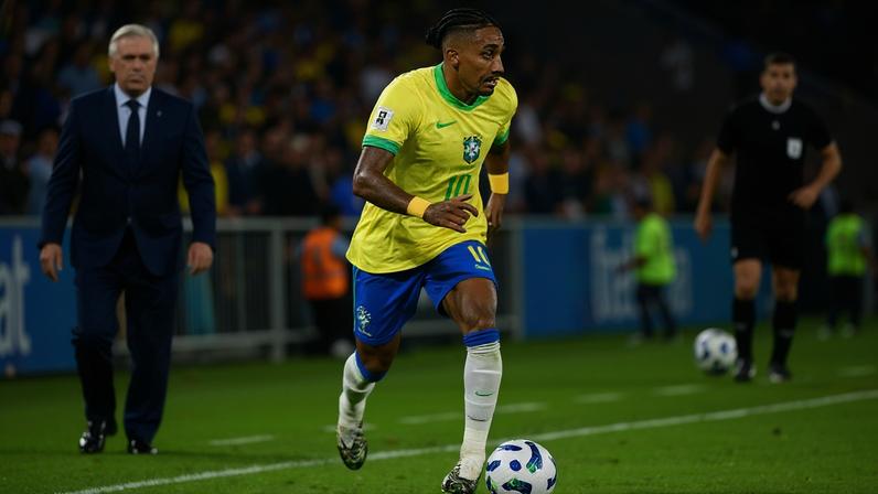 Raphinha em ação durante duelo entre Brasil e Chile pelas Eliminatórias, no Maracanã