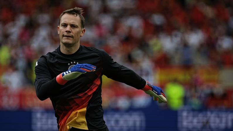 O goleiro Manuel Neuer durante aquecimento para partida da Alemanha na edição 2024 da Eurocopa