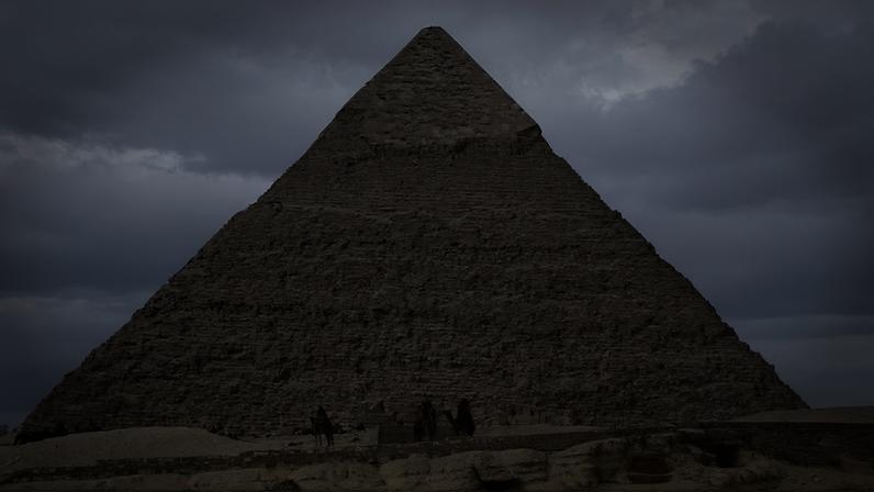 A Grande Pirâmide de Gizé, nos arredores de Cairo, no Egito