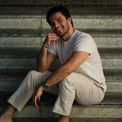 Hugo Bonemer diz ter virado diretor e produtor de peça após perrengues