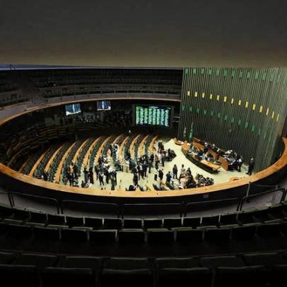 Deputados decidem que uso de recursos públicos para partidos ficou mais barato