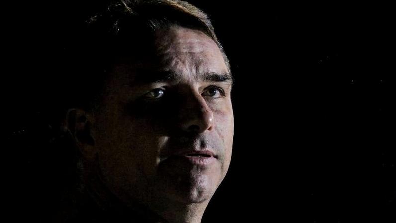 Flávio Bolsonaro durante entrevista coletiva em Florianópolis