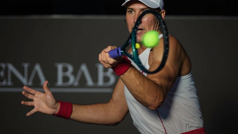 Bia Haddad durante partida no WTA em São Paulo