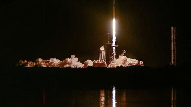 Foguete Falcon 9, da SpaceX, é lançado no Centro Espacial Kennedy, na Flórida, em junho de 2025