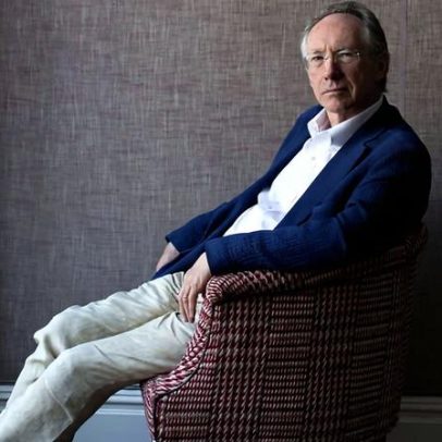 Ian McEwan lança 'O que Podemos Saber', novo livro premiado