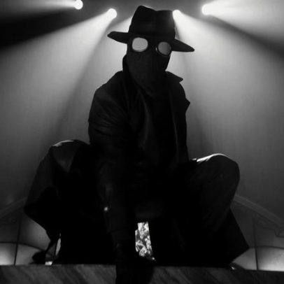 Nicolas Cage interpreta Homem-Aranha em crise existencial em Spider-Noir