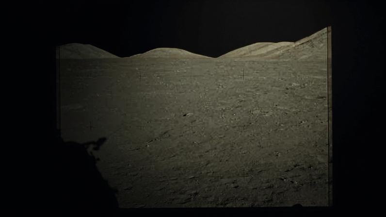 Arquivo mostrando o que o Departamento de Defesa dos EUA afirma serem óvnis (três pontos dentro de uma caixa amarela), capturados durante a missão Apollo 17 em 1972