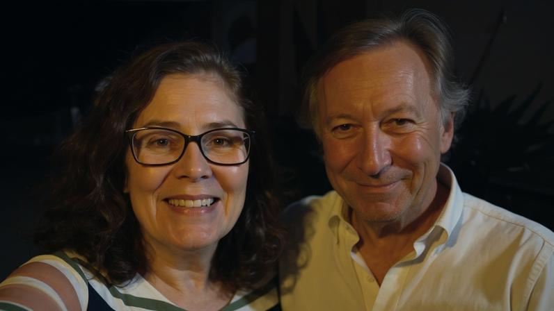 Carla Zambelli ao lado de seu advogado na Itália, Pieremilio Sammarco, após ser libertada