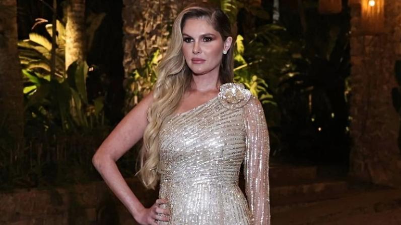Bárbara Evans casa a mãe, Monique Evans