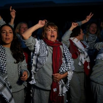 Brasileira detida por Israel em flotilha para Gaza afirma ter sido espancada