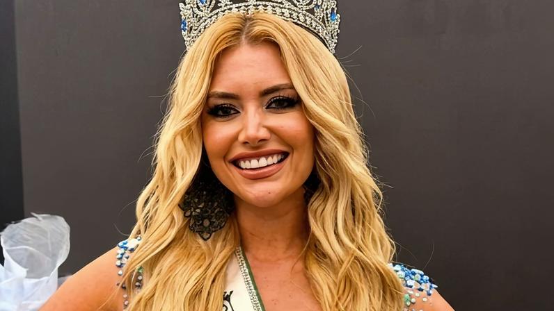 A Miss Brasil Joana Camargo (esq.) e frame da transmissão da final do Miss Eco 2026, em que levou um tombo no palco