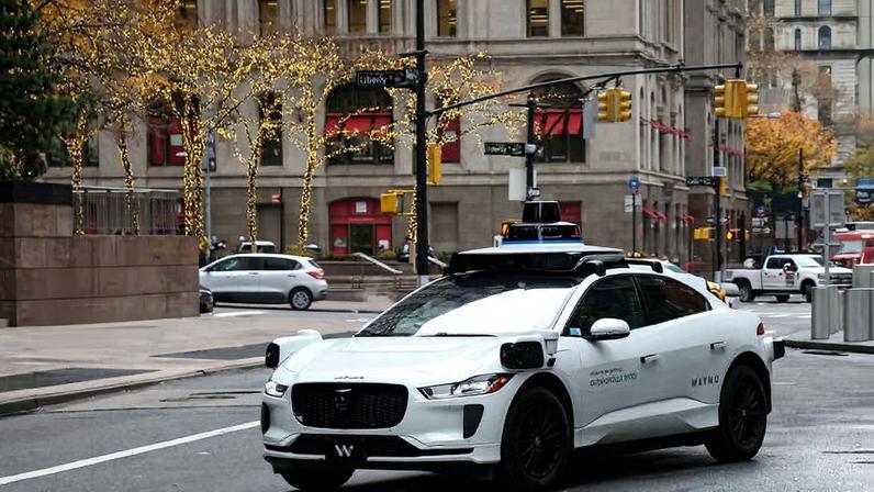 Táxi autônomo da Waymo em Nova York