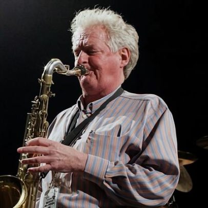 Morre Dick Parry, saxofonista célebre por solos com o Pink Floyd aos 83