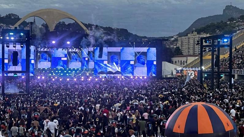 Fiéis na 19ª edição da Marcha para Jesus do Rio de Janeiro, neste sábado (23); evento teve discursos com forte tom político e religioso durante a programação na praça da Apoteose