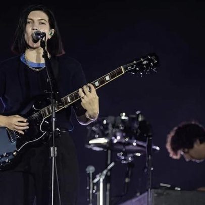 The xx agita noite fria no C6 Fest com mistura de indie e dança
