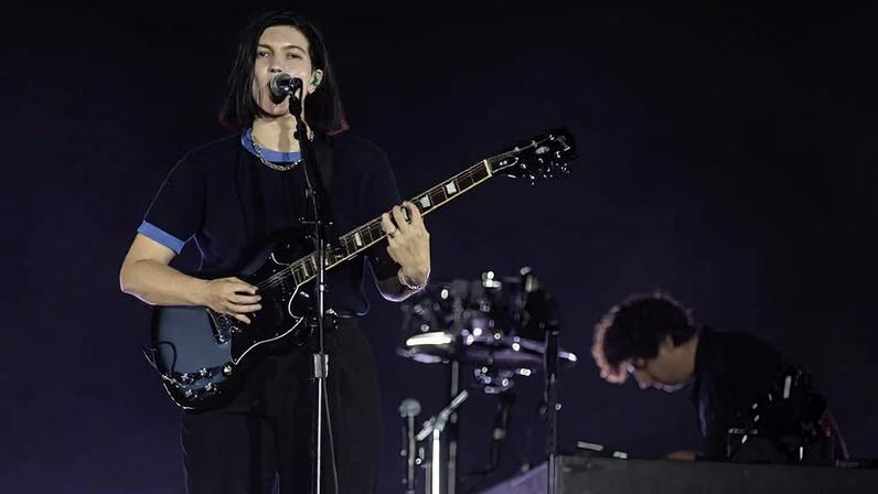 The xx agita noite fria no C6 Fest com mistura de indie e dança