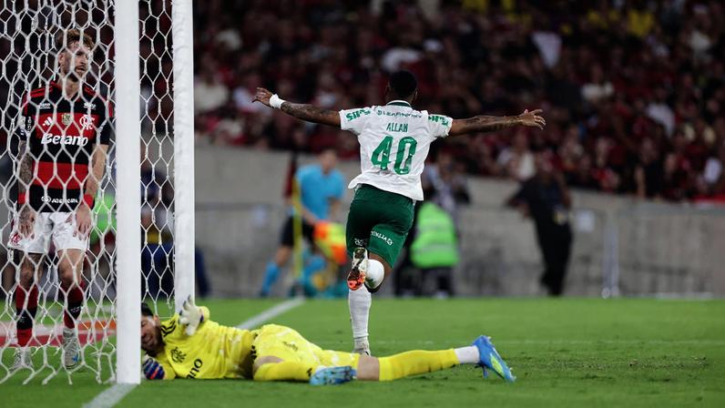 Allan comemora seu gol na partida Flamengo 0 x 3 Palmeiras, no Maracanã