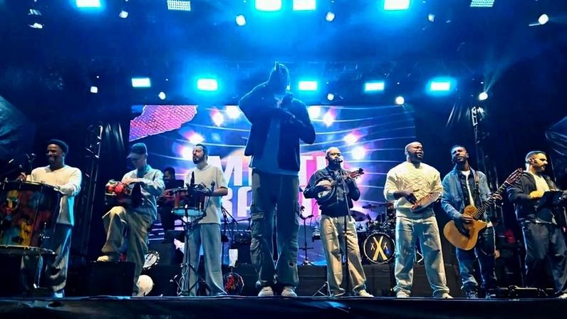 Turma do Pagode mescla clássicos e hits na Virada Cultural 2026