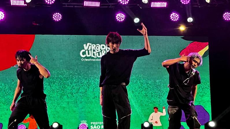 Show do grupo de k-pop 1Verse, na Virada Cultural