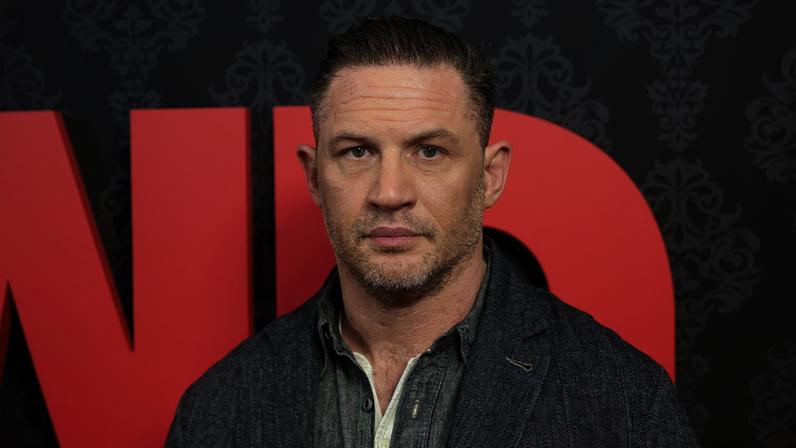 Tom Hardy não volta para a 3ª temporada de Mobland, aponta site