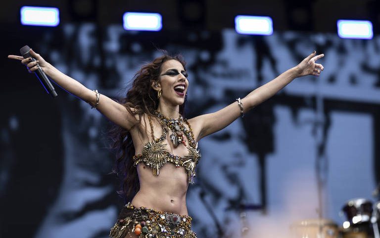 Marina Sena durante apresentação no palco Anhangabaú da Virada Cultural 2026, no centro da cidade de São Paulo (SP)