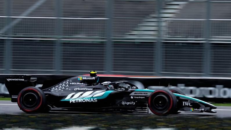 Kimi Antonelli acelera sua Mercedes no GP do Canadá, em Montreal