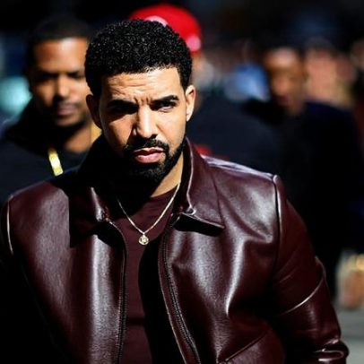 Drake supera Michael Jackson como artista solo com mais músicas no topo